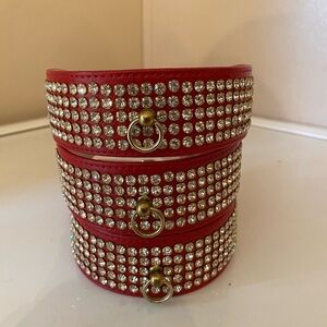 Dog collar with rhinestones.
ONE-18” collar fits a 16”neck.